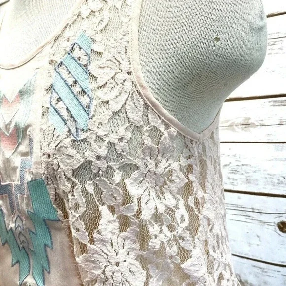 LUSH Women Sleeveless Pullover Scoop Neck Pink Lace See Through Top Size Small - Picture 5 of 13